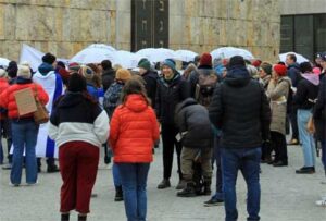 Viele Teilnehmer an der Menschenkette (c) OgR