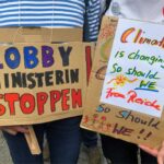 OMAS mit Plakaten 18.4.26 (c) OGR