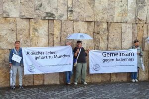 Mahnwache Synagoge (c) OgR